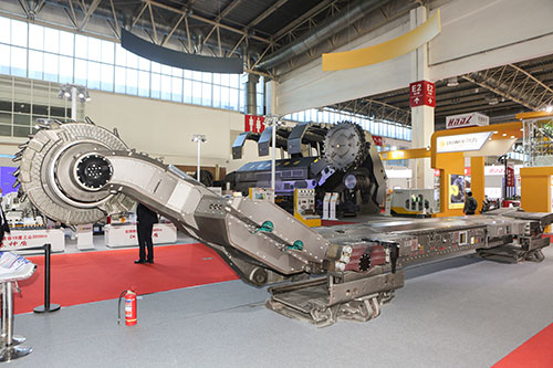 創(chuàng)力集團(tuán)薄煤層大功率1200采煤機耀世而出(圖1)