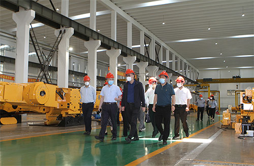 青浦區(qū)委書記徐建一行來我公司走訪考察(圖1)