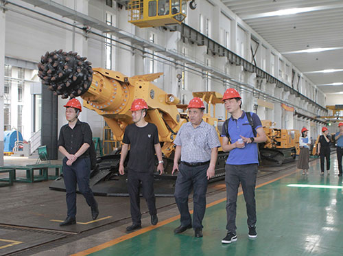 貴陽綜合保稅區(qū)領導一行走訪上海創(chuàng)力集團考察指導(圖2)