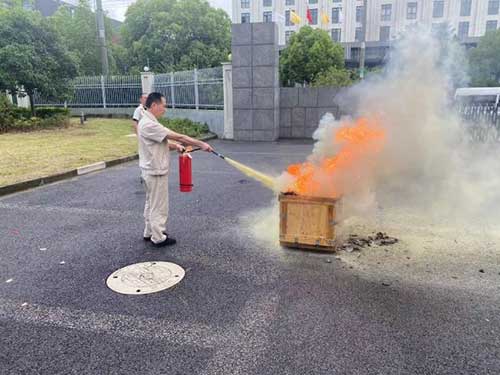 “人人講安全、個(gè)個(gè)會(huì)應(yīng)急”——上海創(chuàng)力集團(tuán)開(kāi)展“安全月”消防演習(xí)活動(dòng)(圖3)