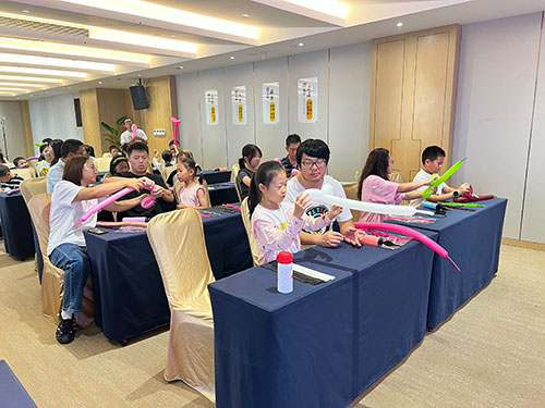 【月滿華誕 匠心傳情】創(chuàng)力集團(tuán)舉辦“團(tuán)圓慶華誕”親子活動?(圖2)