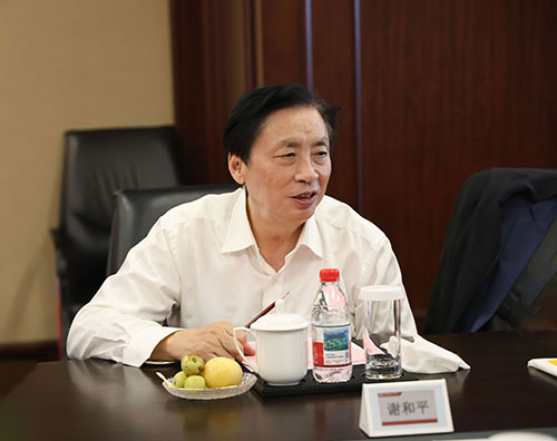 中國(guó)工程院院士謝和平一行蒞臨創(chuàng)力集團(tuán)考察指導(dǎo)(圖4) 中國(guó)工程院院士謝和平一行蒞臨創(chuàng)力集團(tuán)考察指導(dǎo)(圖4)