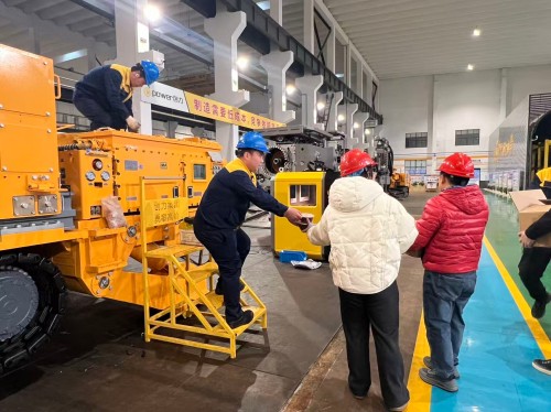 寒冬臘八暖意濃 創(chuàng)力關(guān)懷沁人心 | 上海創(chuàng)力集團為一線員工送上“暖心臘八粥”(圖5)