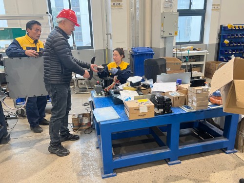 寒冬臘八暖意濃 創(chuàng)力關(guān)懷沁人心 | 上海創(chuàng)力集團為一線員工送上“暖心臘八粥”(圖2)