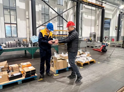 寒冬臘八暖意濃 創(chuàng)力關(guān)懷沁人心 | 上海創(chuàng)力集團為一線員工送上“暖心臘八粥”(圖4)