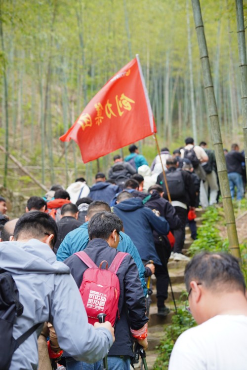 微信圖片_20260413095648_212_84.jpg 【烏峰探秘 綠動(dòng)創(chuàng)力】創(chuàng)力集團(tuán)成功舉辦2026年春季徒步活動(dòng)(圖6)